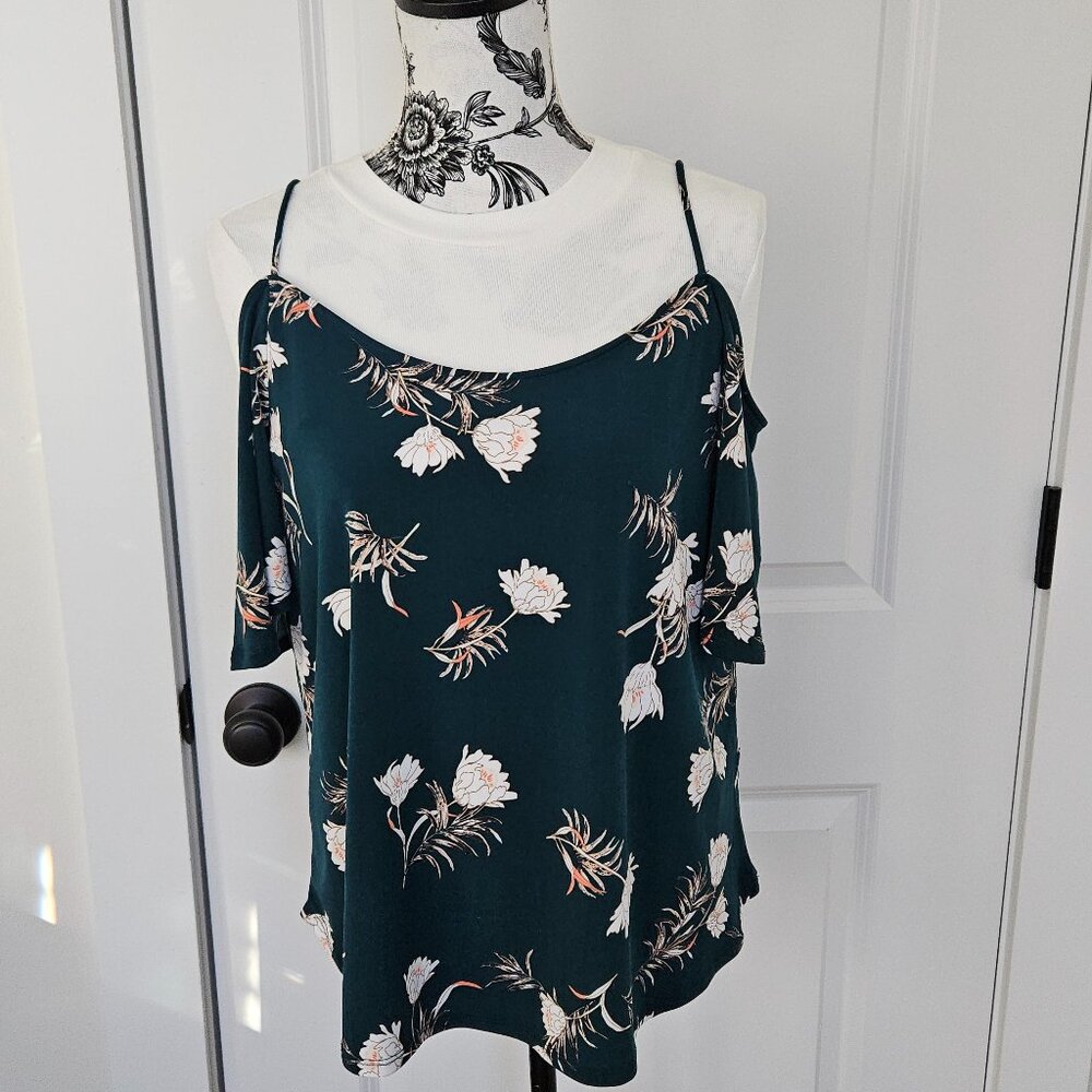 Kaileigh Valette Back Detail Cold Shoulder Knit Top | L